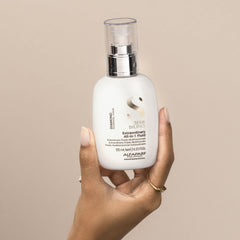 ALFAPARF MILANO Semi di Lino Diamond squeeze bottle ready for detangling ease.