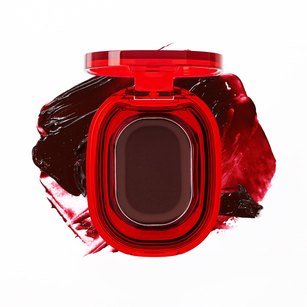 AmeliSeoul Plat Lips 927 Burgundy swatch on lips with multi-dimensional color.