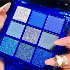 AMY'S DIARY navy glitter pan captures royal shimmer for depth and sparkle.