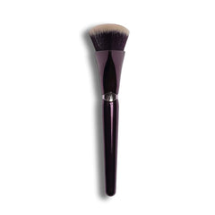 ANISA BEAUTY Pinnacle Foundation Brush contoured-head delivers seamless blending for a flawless complexion.