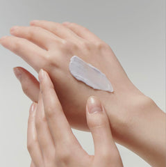 ARENCIA Hyssop Blurring Cream swatches on skin highlighting smoothness and radiance.
