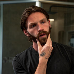 Badger Beard Oil absorption fast-dry demonstrates non-greasy feel after application.