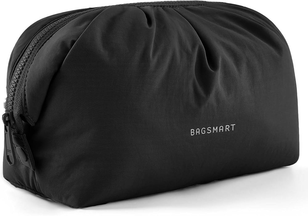 BAGSMART Makeup Bag with wide opening enables quick access to cosmetics while traveling.