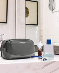 BAGSMART Toiletry Bag interior organization shows elastic straps and pockets