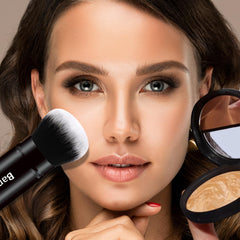 Banidy travel-friendly kabuki brush with cover keeps powder clean during trips