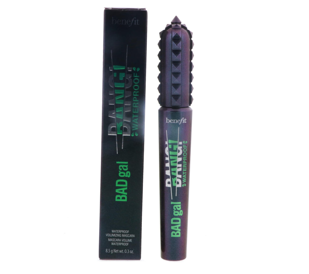 Benefit BadGal Bang Waterproof mascara brush demonstrates full-coverage volume without weighing lashes for all-day definition.