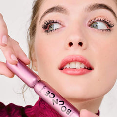 Benefit BADgal Bounce comb-side detail demonstrates lash separation and definition.