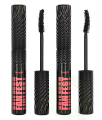 Benefit Fan Fest Mascara wand lifts lashes for a fanned, volumized appearance.