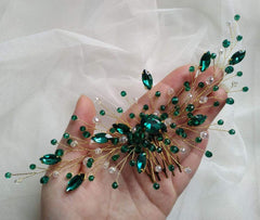BERYUAN bridesmaid hair comb green emerald crystal detail for elegant styling.
