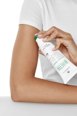 Biretix Tri-Active Spray mist-dispense demonstrates fast absorption and shine control.