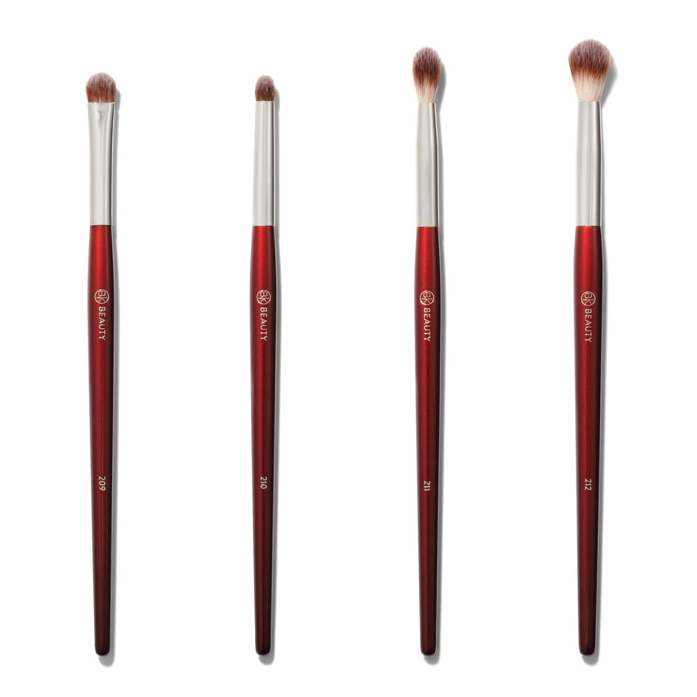 BK BEAUTY CORE LINE EYE SET 209 Mini Shader for precise corner placement and blending.