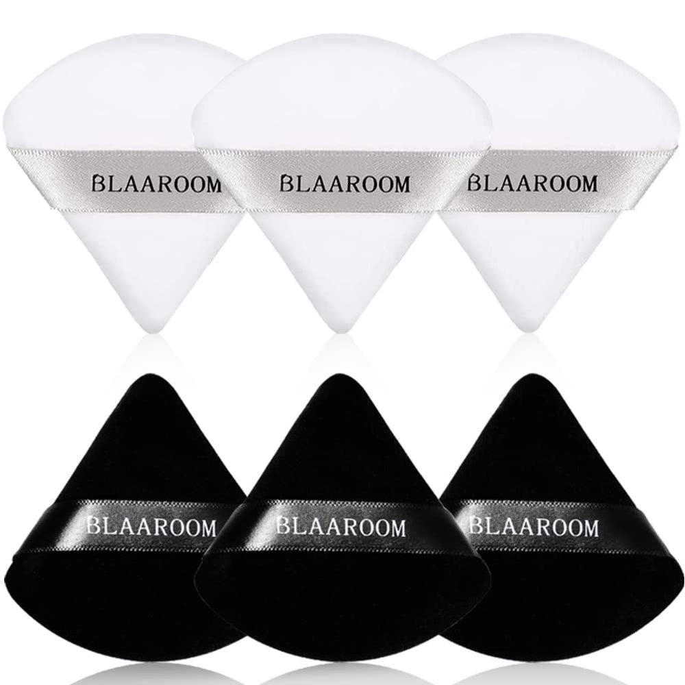 BLAAROOM triangle powder puff set close-up for seamless foundation application.