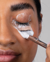 Borboleta Lash Bath Foam Cleanser applying-to-lashes demonstrates gentle cleansing for extensions