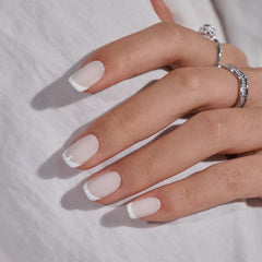 BTArtbox press-on nails 15 sizes case display highlights custom fit and versatility.