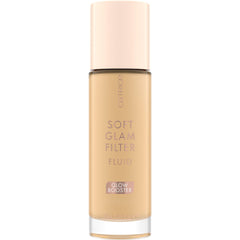 Catrice Soft Glam Filter Fluid doe-foot applicator delivering precise luminous glow.