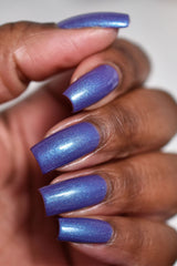 Cirque Colors Luna warm-turquoise state reveals vibrant color under warm ambient light.