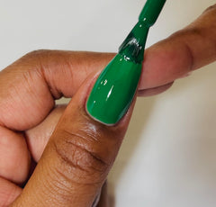DAISY DND gel polish brush application ensures smooth, streak-free results