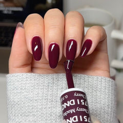 DAISY DND gel polish set packaging shows premium duo for chip-free wear.