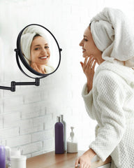 DECLUTTR 1X/10X magnification aids overall makeup and precise grooming.