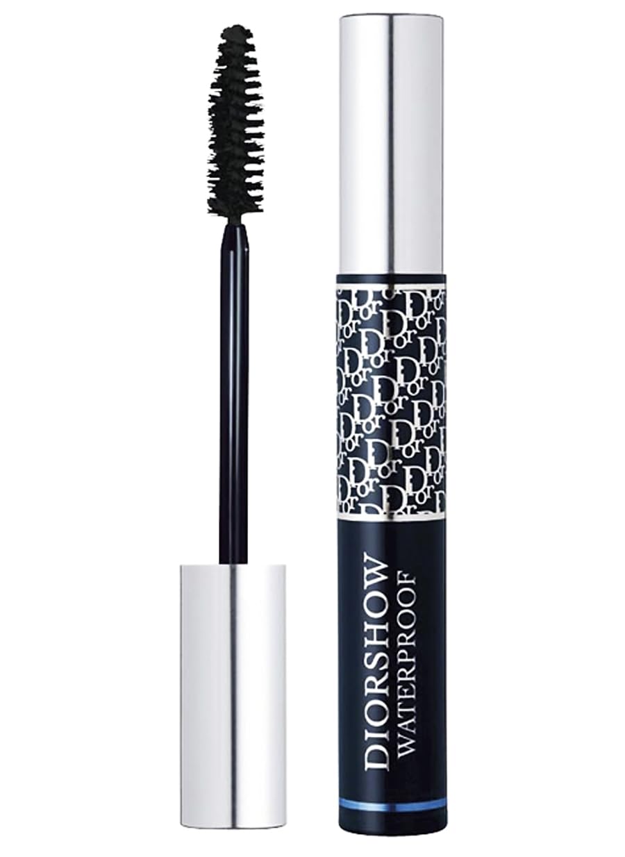 Dior Diorshow Mascara Waterproof 090 Black tube delivers long-wear definition and lash volume.