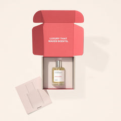 Dossier Fruity Almond close-up cap showing sleek design.