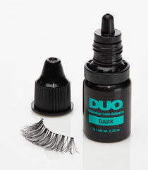 DUO Individual Lash Adhesive Dark wear-on-eye demonstrates water-resistant hold for long days or nights.