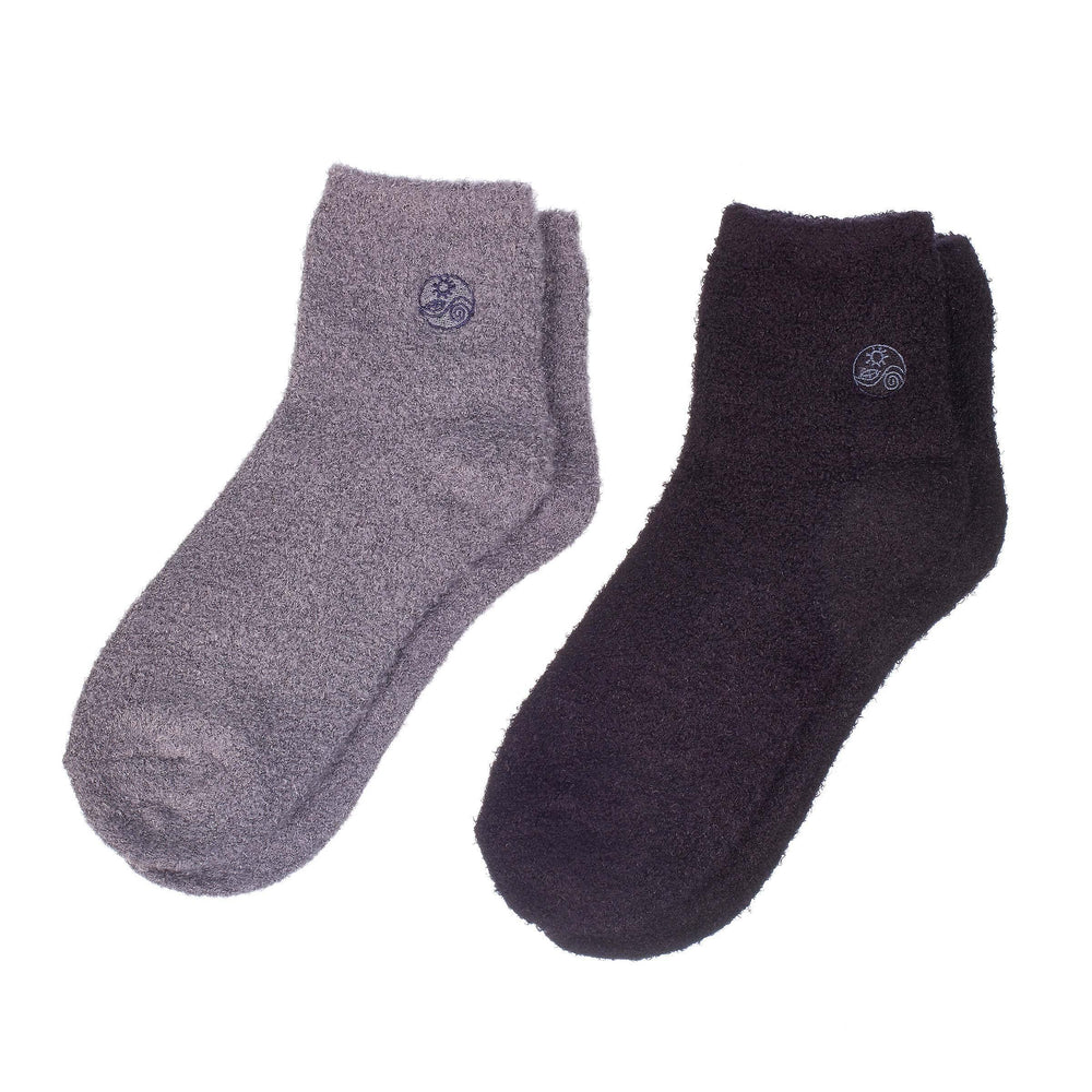 Earth Therapeutics Aloe Socks gray-black pack front showcases plush, moisturizing comfort for nightly use.