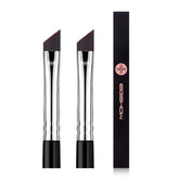 EIGSHOW Eyeliner Brush fine angled closeup for ultra-precise lines in tight lash areas.