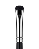 EIGSHOW Eyeshadow Smudge Brush curved tip smooths color along lash line for smoky looks.