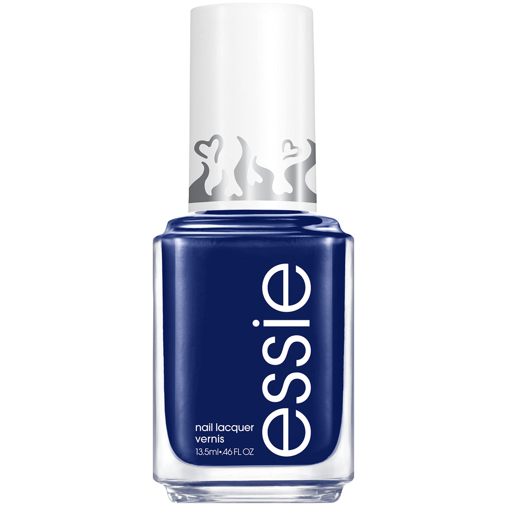 La botella de essie License To Thrill muestra un tono cobalt azul para un look de salón.