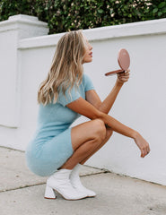 Fancii Lumi rose gold mirror 1x magnification for precise makeup application.