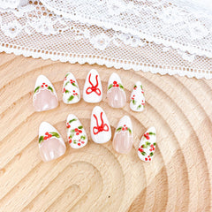 FDSQHSA white French tip nails for elegant everyday wear.