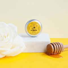 Feret Parfumeur Le Baume Rose Poudré on dry hands and cuticles nourishment