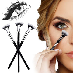 folding-angle-scalloped-lash-brush close-up with dense bristles for smooth mascara application