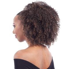 FreeTress Equal ponytail 1B curl-detail showcasing long-lasting curl retention and smooth glide.