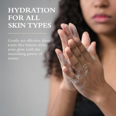 Gilchrist & Soames Zero% Unisex texture closeup highlights creamy, fast-absorbing lotion.