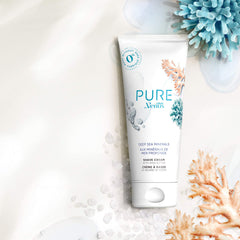 Gillette Venus PURE pearl swash emphasizes gentle, skin-friendly formula.