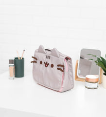 Grupo Erik travel toiletry bag with multiple pockets keeps items organized