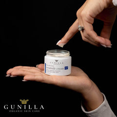 Gunilla Ceramide Cream texture swatch reveals a non-greasy, smooth finish.