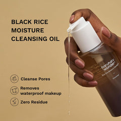 HARUHARU Wonder Black Rice Cleansing Oil pour demonstrates effortless daily cleansing.