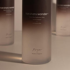 HARUHARU Wonder toner close-up highlighting hydrating formula with hyaluronic acid.