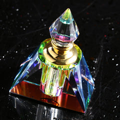 H&D HYALINE & DORA rectangle pyramid bottle close-up emphasizes premium glass and vanity display
