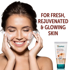 Himalaya Gentle Exfoliating Face Wash apricot granules close-up for gentle exfoliation.
