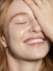 ILIA texture-closeup reveals radiant, breathable finish without clogging pores.