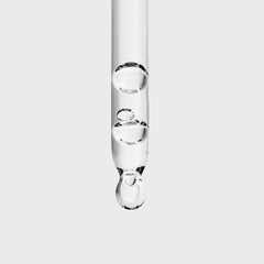 Inglot Duraline drop application demonstrates one drop extending wear.