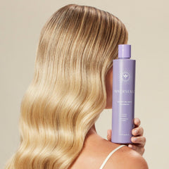 INNERSENSE Bright Balance Purple Toning Hairbath lather reflects violet tone for balanced cleansing.