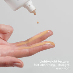Close-up of ultralight mineral formula and zinc oxide texture by ISDIN.