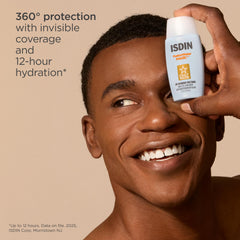 ISDIN Fusion Water MAGIC SPF 40 dispense emphasizes invisible coverage during sun exposure.