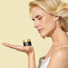 ISDIN Isdinceutics Vital Eyes cooling applicator demonstrates refreshing touch to decongest the eye area.