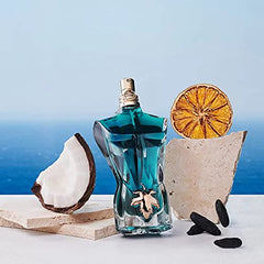 Le Beau closeup captures coconut wood and tonka warmth for everyday allure.